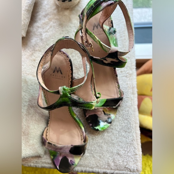 Madison Melaina Floral heels. Size 8 - Picture 2 of 3